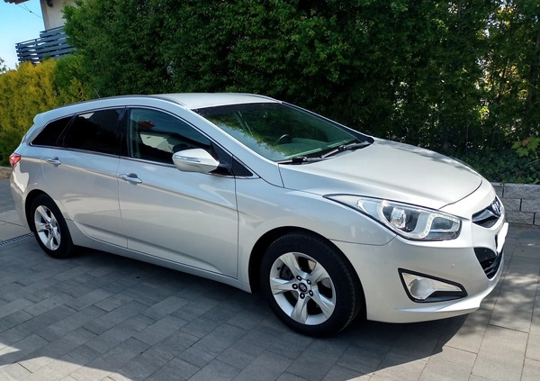 Hyundai i40 cena 28700 przebieg: 164000, rok produkcji 2012 z Poręba małe 191